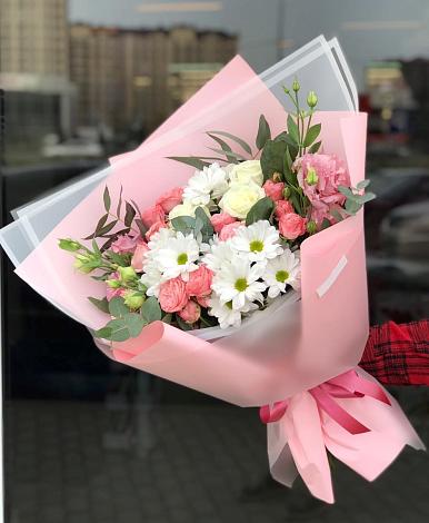 Букет цветов из: Розы, Лизиантусы и Хризантемы в Михайловке Волгоградской области